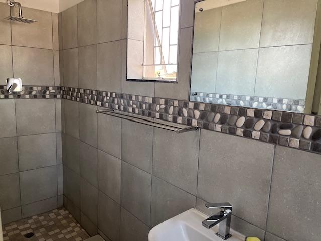 4 Bedroom Property for Sale in Avondale Western Cape